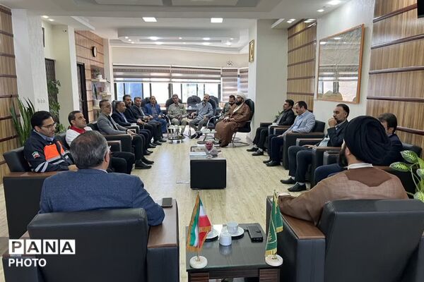 گلباران مزار شهدای فیروزکوه هم‌زمان با آغاز هفته دولت؛ تجدید میثاق مسئولان با آرمان‌های شهدا