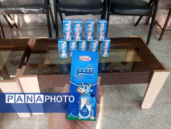 توزیع شیر در دبستان نرجس