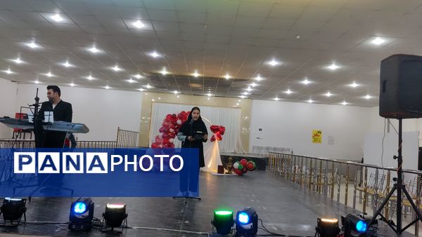  جشن  شب یلدا دبیرستان نمونه دولتی مهرورزان
