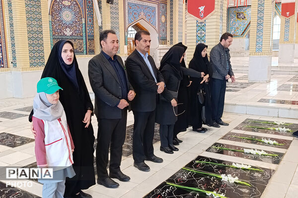 ادای احترام به شهدا و تجلیل از مربیان بهداشت در خراسان شمالی