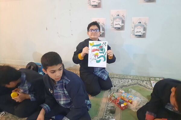 برپایی نمایشگاه دستاوردهای خلاقانه و نقاشی همگانی در دبستان شهید چمران ناحیه دو شهرری 