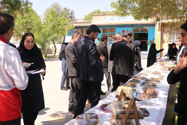 افتتاح نمایشگاه دست‌سازه در هنرستان دخترانه ثمین