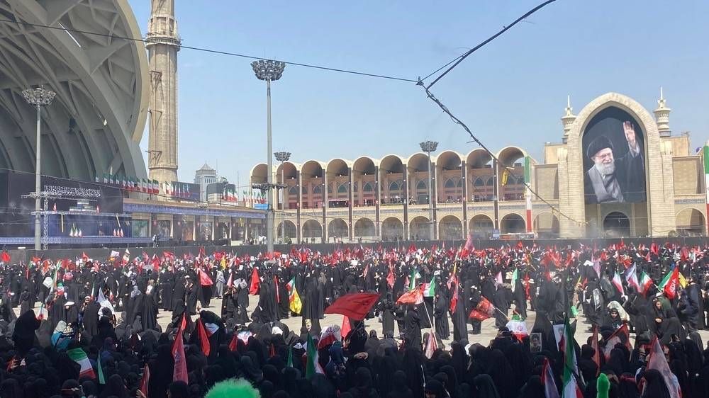 مصلی امام خمینی(ره) تهران میزبان آیین باشکوه وداع با پیکر مطهر رهبر شهید