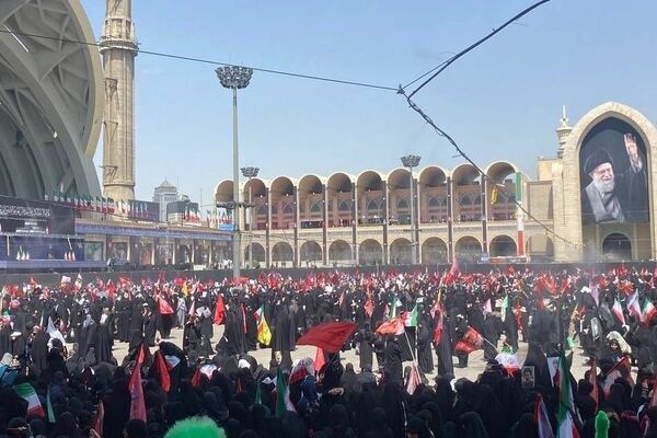 مصلی امام خمینی(ره) تهران میزبان آیین باشکوه وداع با پیکر مطهر رهبر شهید