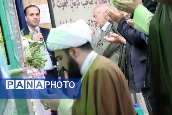 حضور دانش آموزان آموزشگاه شهدای گلدسته و مردم چهاردانگه در نماز جمعه 