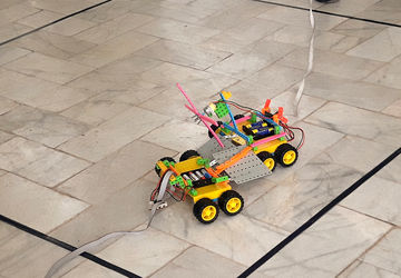 مسابقات رباتیک اشکذر برگزار شد