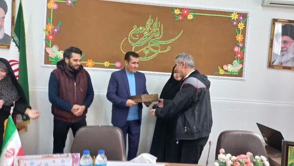  تجلیل از اولیا جانباز و پاسدار دبیرستان شاهد عصمت ناحیه 3 کرج 