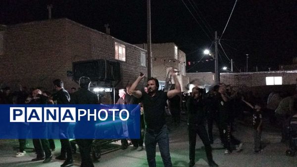 عزاداری هیئت زنجیر زنی روستای نقاب در شب شهادت امام رضا(ع)