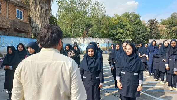 آموزش رژه نظامی برای دختران فاطمی