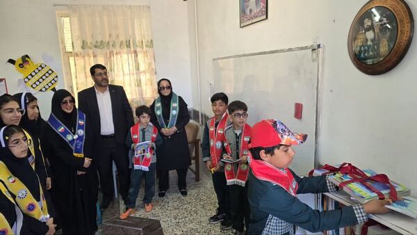 موج کتاب در مدارس روستایی؛ از هدیه‌ ۲۰۰ جلدی تا اشتیاقی برای مطالعه