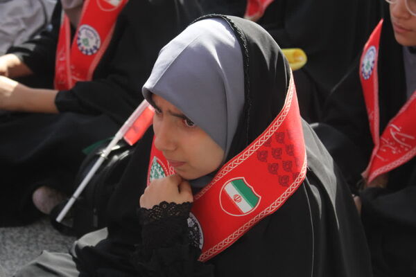 جلوه‌هایی از حضور حماسی دانش‌آموزان قم در راهپیمایی یوم الله ۱۳ آبان