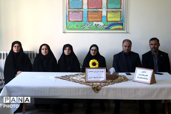 نمایشگاه طرح‌های ارتقا کیفیت آموزش در مقطع ابتدایی استان آذربایجان شرقی با حضور معاون وزیر 
