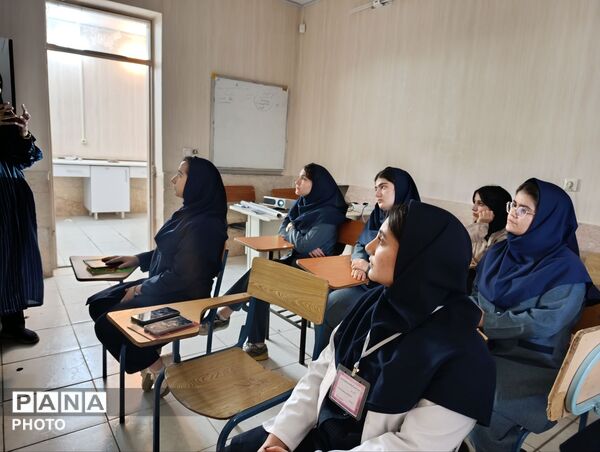 تقدیر از برترین‌های نانوفناوری دبیرستان اهل‌البیت (ع) ناحیه 4 کرج  در پژوهش‌سرای ملاصدرا