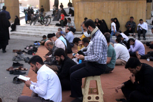 زمزمه عاشقانه دعای عرفه در یادمان 14 شهید گمنام کوه خضر نبی(ع)