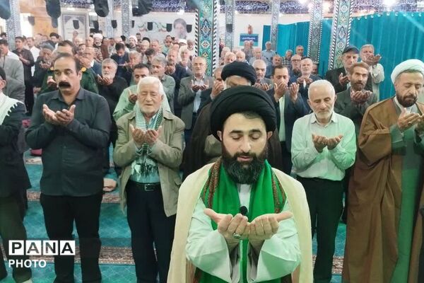 مصلی فیروزکوه در دومین جمعه خردادماه، معطر به یاد شهدا و حماسه مقاومت شد