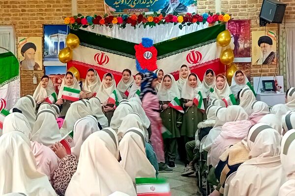 جشن پیروزی انقلاب اسلامی در مدرسه دکتر کیهانی1