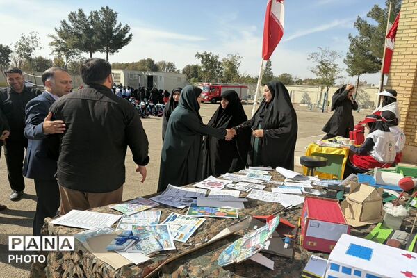 حضور آتش‌نشانی و هلال‌احمر در دبیرستان و هنرستان حضرت زهرا (س) ورامین