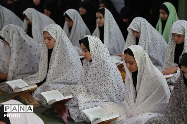 آیین استانی نواختن زنگ نماز در دبیرستان دخترانه آسیه ناحیه یک اردبیل