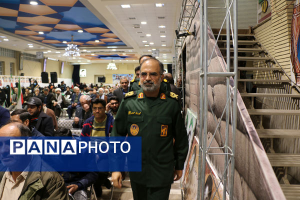 رونمایی کتاب «از مدرسه تا سنگر» در قم