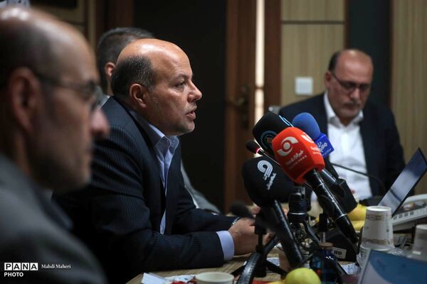 مراسم تجلیل از قهرمانان والیبال دانش‌آموزی ایران