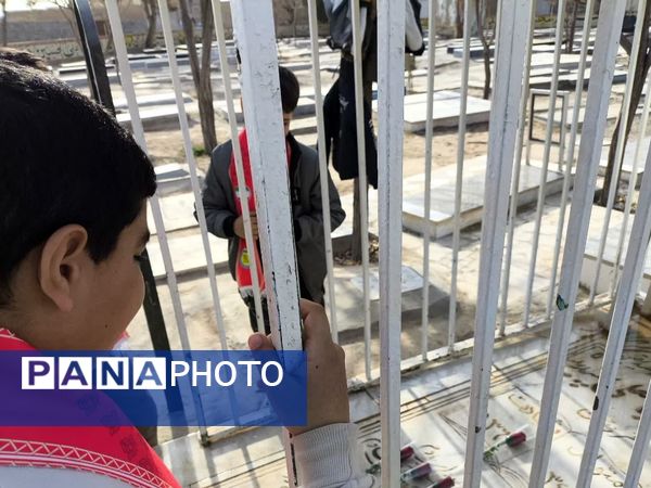 غبار روبی و تجدید بیعت با شهدا به مناسبت هفته معلم در فدافن