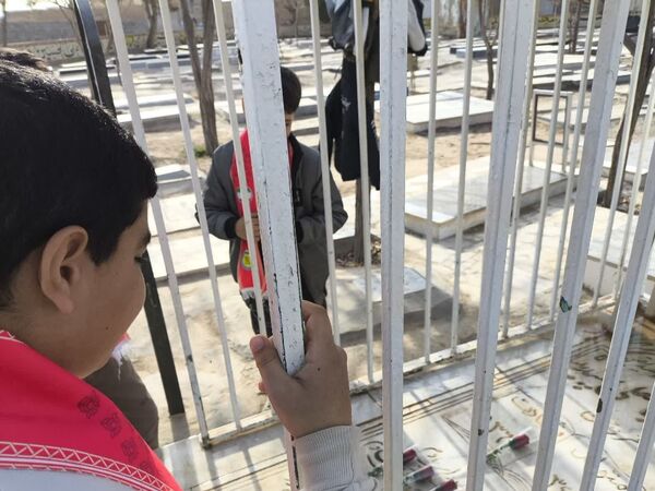 غبار روبی و تجدید بیعت با شهدا به مناسبت هفته معلم در فدافن