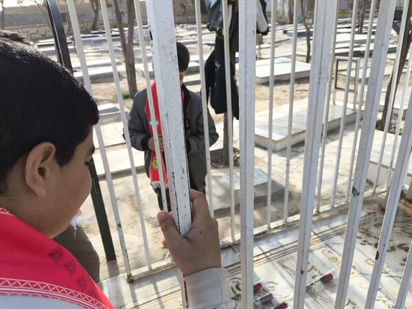 غبار روبی و تجدید بیعت با شهدا به مناسبت هفته معلم در فدافن