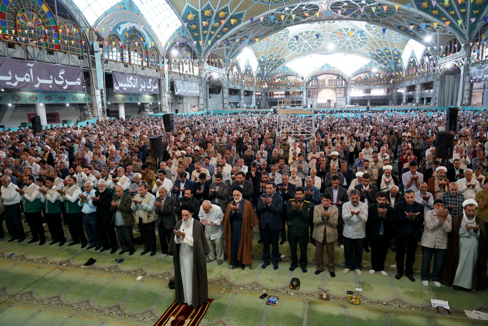 حضور مدیرکل آموزش‌وپرورش استان در نماز جمعۀ شهر اصفهان