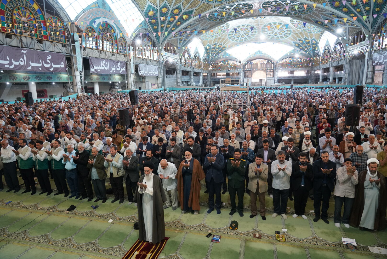 حضور مدیرکل آموزش‌وپرورش استان در نماز جمعۀ شهر اصفهان