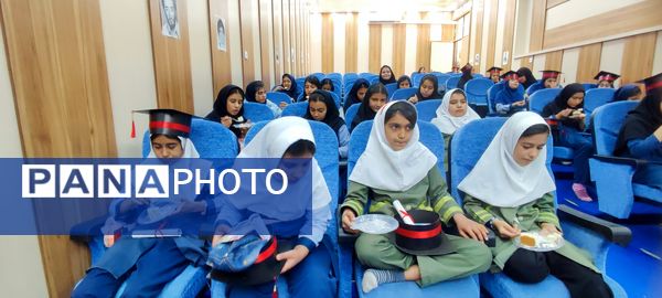 جشن فارغ التحصیلی دانش‌آموزان پایه ششم مدرسه خاقانی