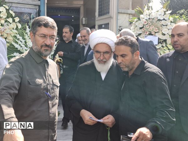 وداع با مادری که سه شهید پروراند و پس از سال ها فراق به آغوش فرزندانش بازگشت