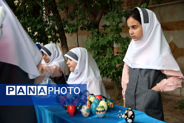 بازدید مدیر آموزش و پرورش اسلامشهر از بازارچه خیریه دبستان شاهد فاطمه زهرا(س)