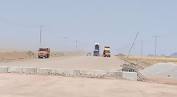 تسریع در اجرای پروژه ارتقای محور رباط سنگ - کدکن با دوبرابر شدن ماشین آلات راه سازی 