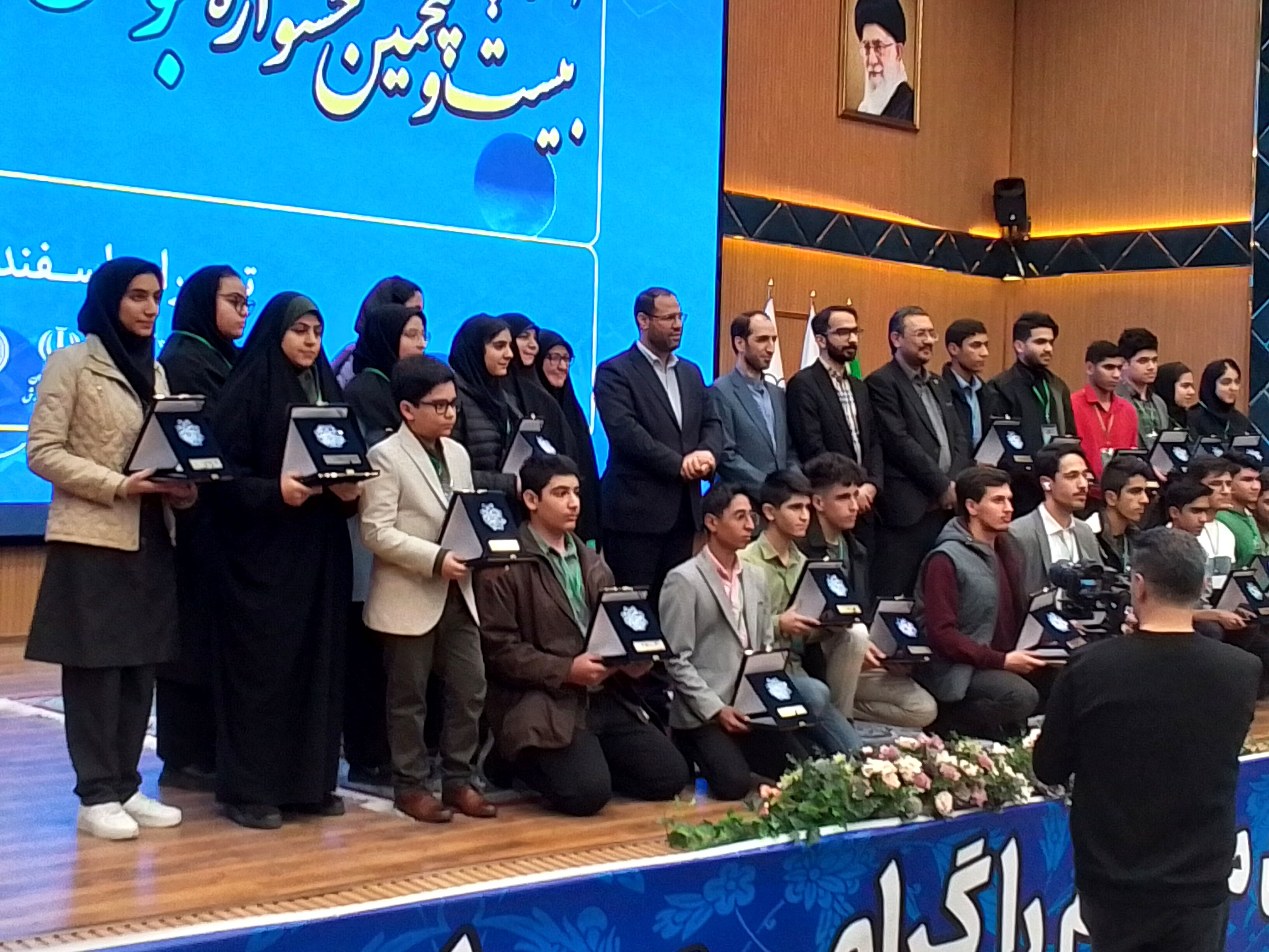 نوجوانان باید با هویت علمی ایران آشنا باشند/ سازمان سمپاد برگزیدگان جشنواره خوارزمی را به جامعه صنعتی معرفی کند