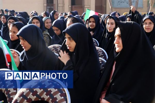 مراسم زنگ پدافند غیرعامل در مدرسه ام هانی ناحیه 2 یزد 