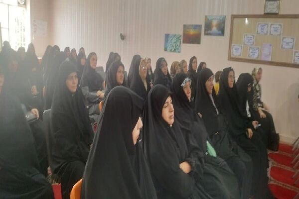 اولین جلسه ارتباط بین خانه و مدرسه در دبیرستان شاهد تکتم 