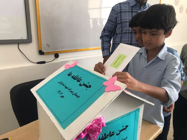 مهربانی دانش‌آموزان دبستان شهید تندگویان در جشن عاطفه‌ها