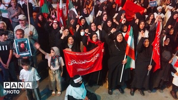طنین دوباره «لبیک یا خامنه‌ای» در نورآباد
