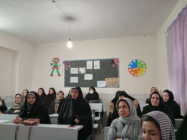 دومین جلسه انجمن اولیا در دبستان سمیه کاشمر