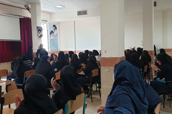 آیین سپاس معلم به مناسبت هفته گرامیداشت مقام معلم توسط دانش آموزان منطقه پردیس