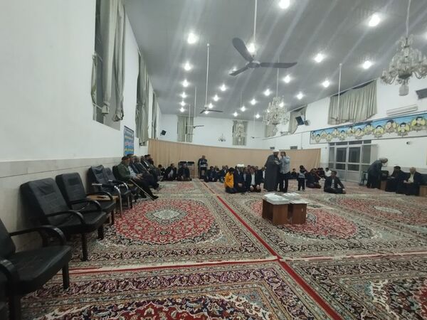 مراسم تقدیر از دانش آموزان معتکف‌روستای مهدی آباد خلیل آباد