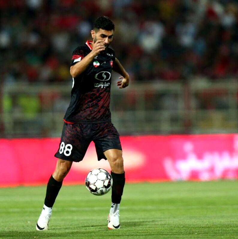 واکنش اسدبیگی به جدایی از پرسپولیس؛ باشگاه به جدایی من اصرار دارد