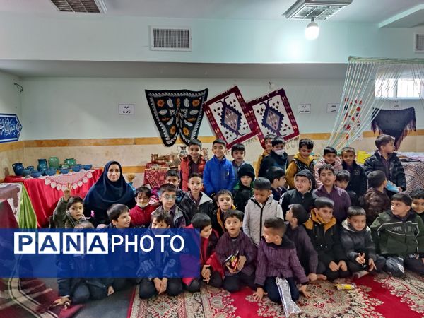 برگزاری نمایشگاه آداب و رسوم اقوام مختلف ایرانی به‌ مناسبت عید نوروز در آموزشگاه شهید نوروزعلی حسینی  