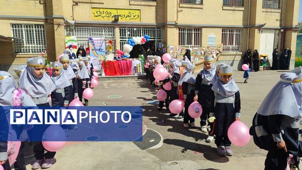 مراسم جشن شکوفه‌‎ها در دبستان شاهد حاج تقی آقا بزرگ مشهد 