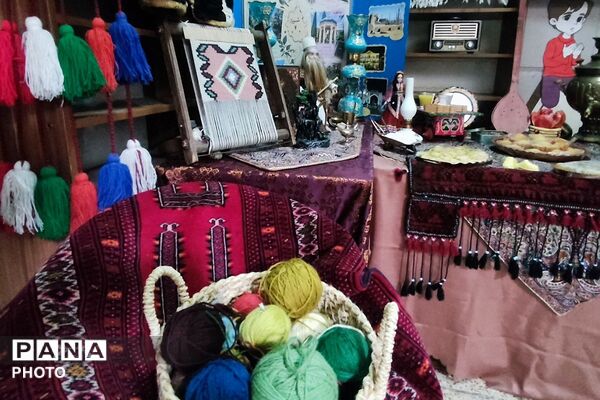 حضور مسئولان ناحیه دو شهرری در مراسم جشن عاطفه‌های دبستان پانزده خرداد 