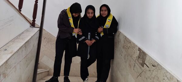 مانور زلزله در دبیرستان هاشمی نژاد