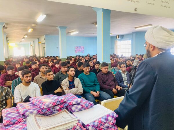  از دانش‌آموزان برتر کنکور در «جشن ستارگان» دبیرستان نمونه آیت‌الله خامنه‌ای تجلیل شد 