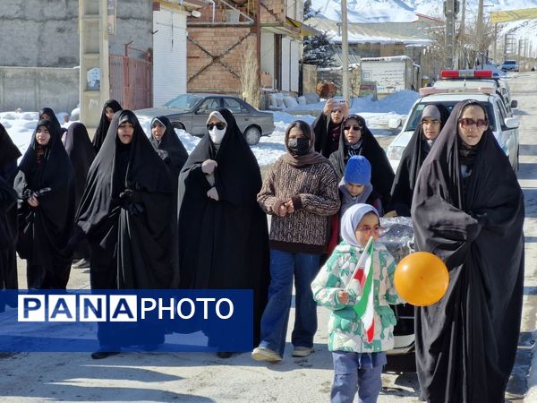 حماسه حضور گرم مردم بلده در سرمای زمستان 