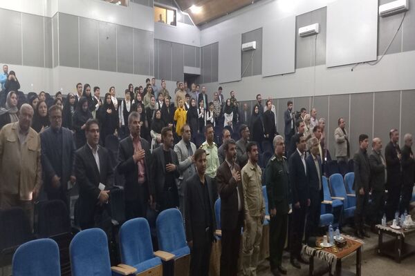 آیین تجلیل از خبرنگاران و فعالان عرصه رسانه در سینما هنر یاسوج