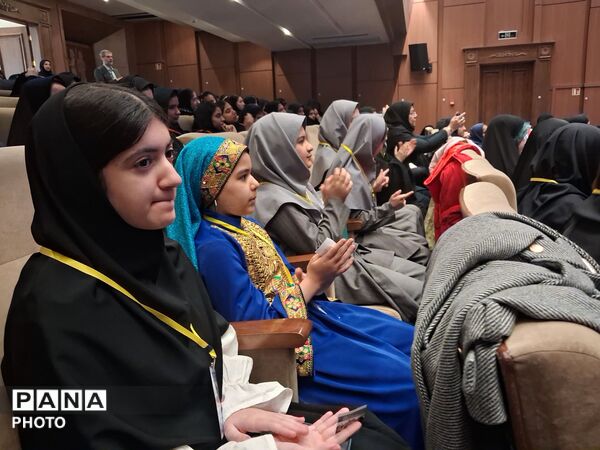تجلیل از برگزیدگان استانی پژوهش سراها